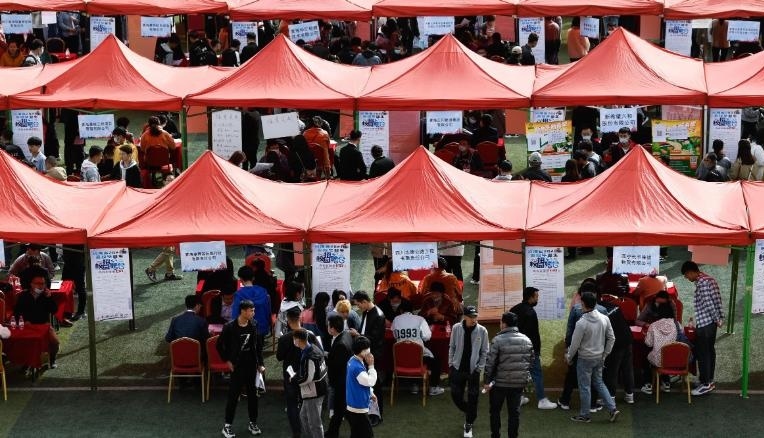 Trung Quốc hối thúc cử nhân, kỹ sư về quê làm do thất nghiệp đô thị tăng cao